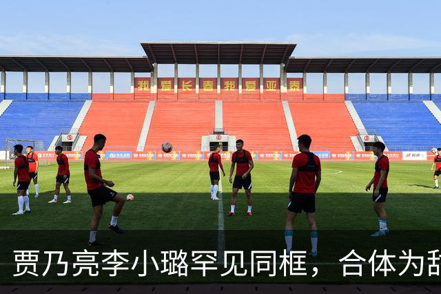 贾乃亮李小璐罕见同框，合体为甜馨庆祝14岁生日，甜馨模样变化好大